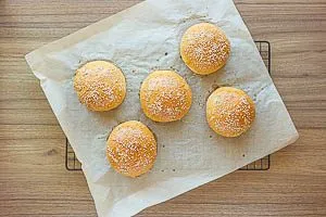 Restliche Buns backen und dann abk&uuml;hlen lassen