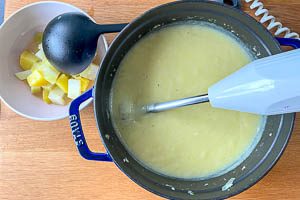 Kohlrabisuppe p&uuml;rieren