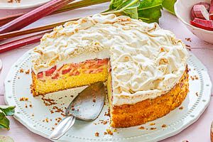 Fertig ist dein Rhabarberkuchen mit Baiser!