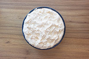 Backen bis die Baiserhaube fertig ist.