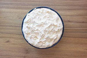 Backen bis die Baiserhaube fertig ist.