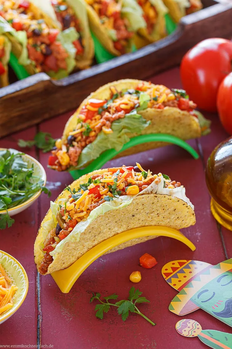 W&uuml;rzige Soja-F&uuml;llung mit Gem&uuml;se in knackigen Tortillas