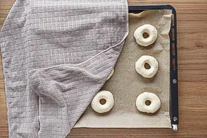 Bagels noch einmal gehen lassen.
