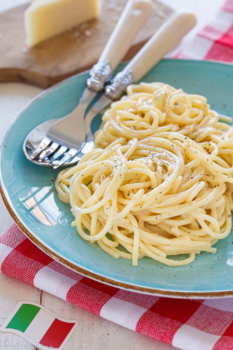 Pasta Cacio e pepe mit Pfeffer und K&auml;se