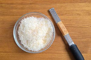 Pecorino fein reiben