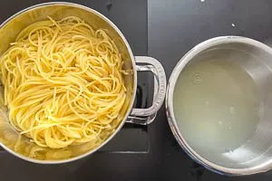 Spaghetti abgie&szlig;en.