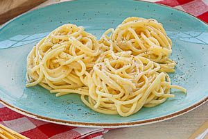 Fertig sind deine Cacio e pepe!