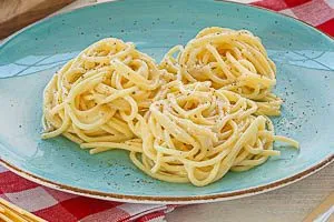 Fertig sind deine Cacio e pepe!