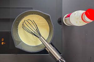 Sahne hinzugeben und rühren