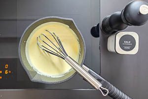 10 Minuten köcheln lassen, mit Salz und Pfeffer würzen