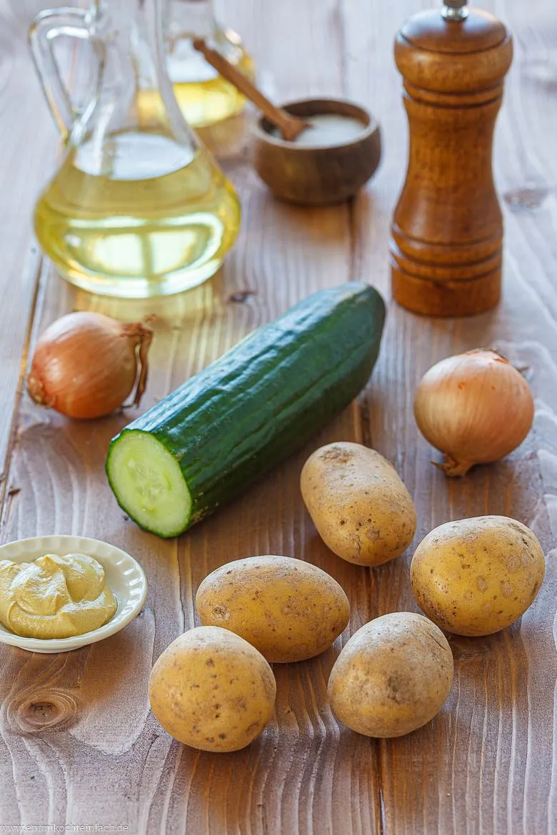 Zutaten f&uuml;r Kartoffelsalat mit Gurke