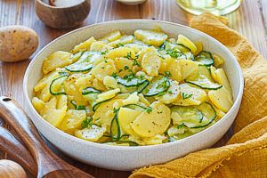 Fertig ist dein Kartoffel-Gurken-Salat