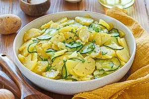 Fertig ist dein Kartoffel-Gurken-Salat