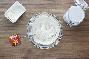 Frischkäse und Zucker verrühren