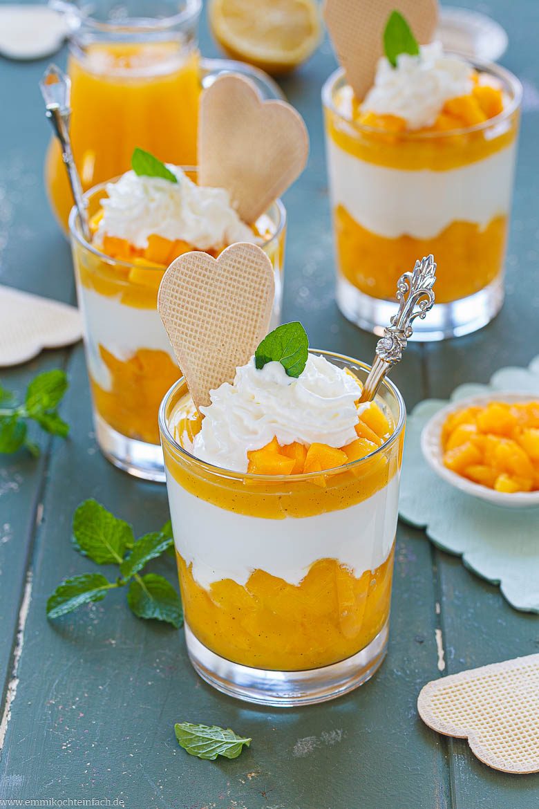 Sommerliches Schichtdessert mit Solero-Geschmack