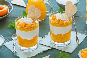 Solero-Dessert im Glas k&uuml;hlen und kalt servieren