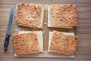 Kuchen vierteln und horizontal teilen