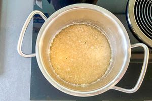Reis f&uuml;r die Zucchini-F&uuml;llung kochen