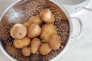Kartoffeln abgießen
