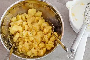 Mit dem Dressing &uuml;bergie&szlig;en und ziehen lassen