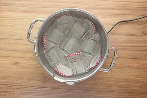 Einmachgl&auml;ser in den Backofen stellen oder im Kochtopf auskochen
