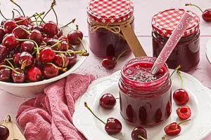 Fertig ist deine Kirschmarmelade