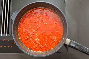Tomaten-Speck-So&szlig;e w&uuml;rzen