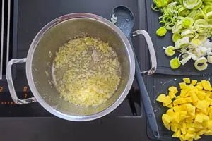 Zwiebeln und Knoblauch and&uuml;nsten