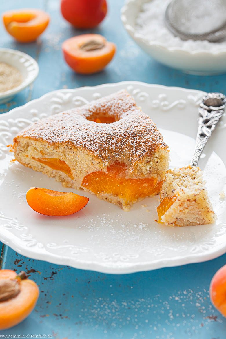 R&uuml;hrkuchen mit frischen Aprikosen