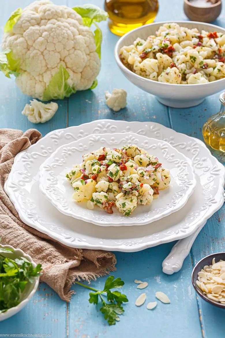 Knackiger Blumenkohlsalat mit frischem Dressing