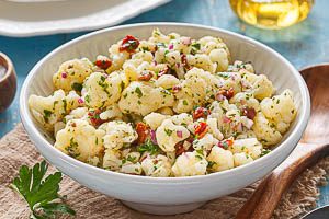 Fertig ist dein Blumenkohlsalat!