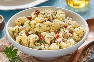 Fertig ist dein Blumenkohlsalat!