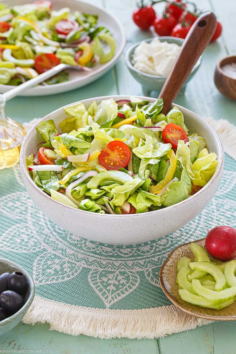 Gemischter Salat als Grillbeilage oder leichte Hauptmahlzeit