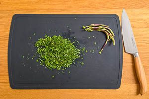 Minze waschen und kleinhacken