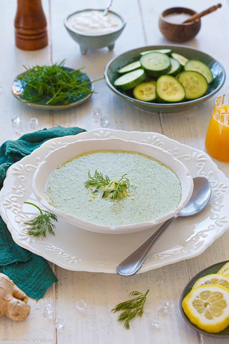 Kalte Gurkensuppe mit Joghurt