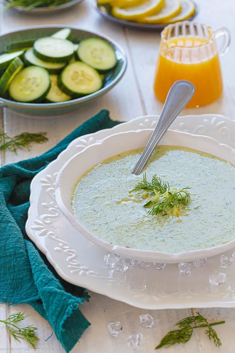 Omas kalte Gurkensuppe