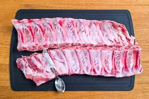 Silberhaut der Sch&auml;lrippchen entfernen