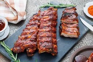Fertig sind die selbstgemachten Spareribs