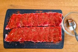 Den Rub auf den Sch&auml;lrippen verteilen