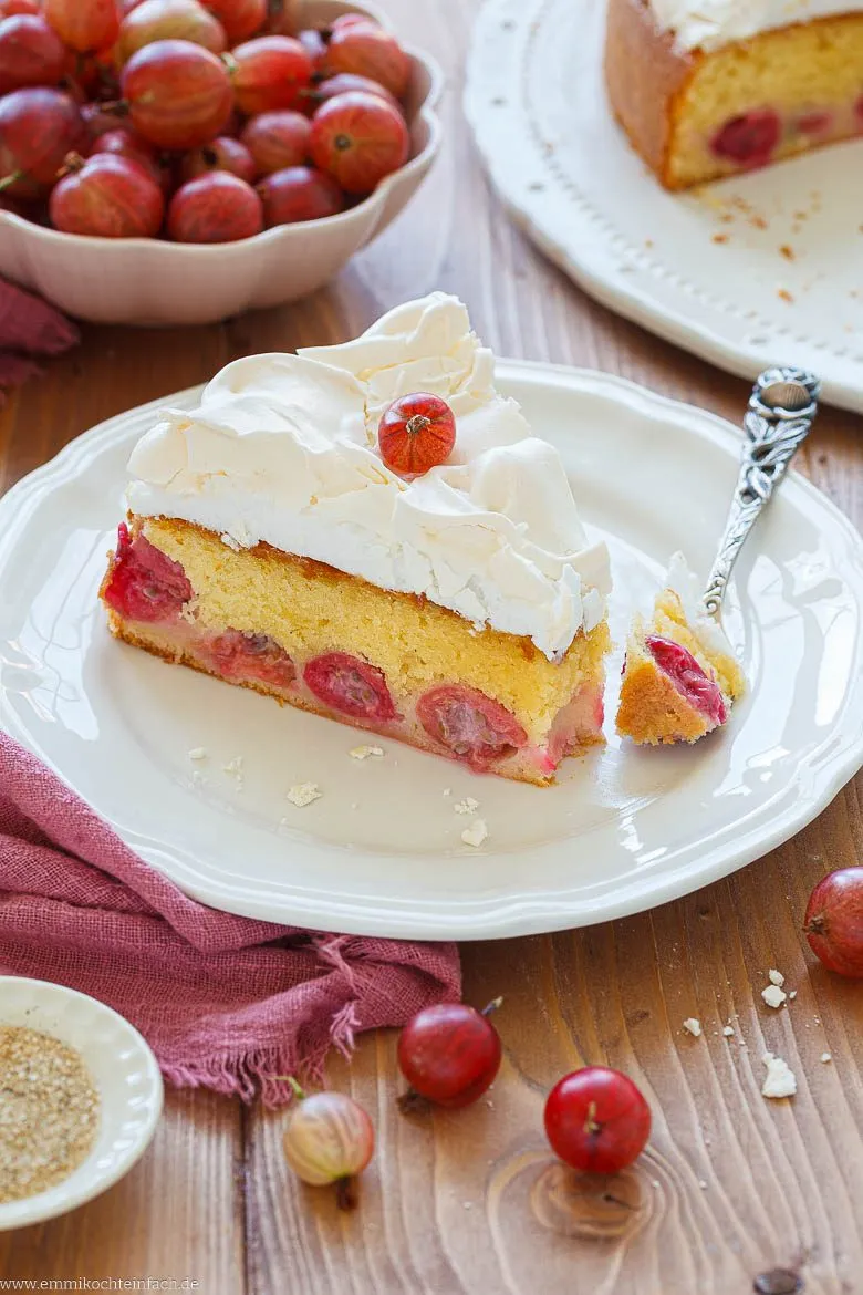Leckeres Sommergeb&auml;ck mit fruchtigen Beeren