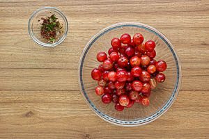 Stachelbeeren säubern und vorbereiten