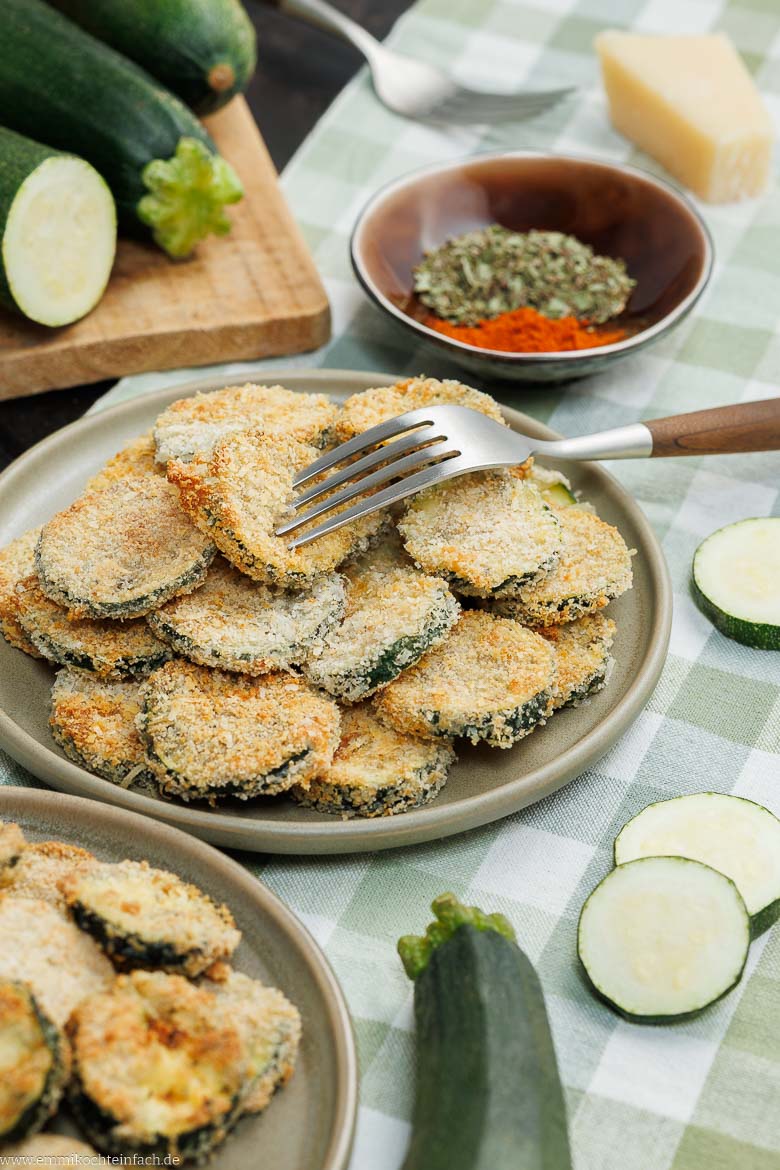 Zucchinischeiben mit Semmelbr&ouml;seln und Parmesan aus dem Airfryer
