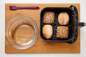 Brötchen im Airfryer aufbacken