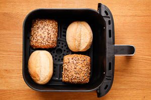 Brötchen vom Vortag in der Heißluftfritteuse aufbacken