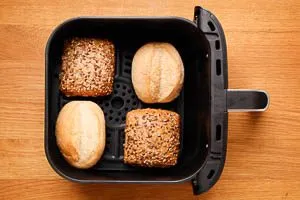 Brötchen vom Vortag in der Heißluftfritteuse aufbacken