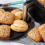 Brötchen im Airfryer aufgebacken