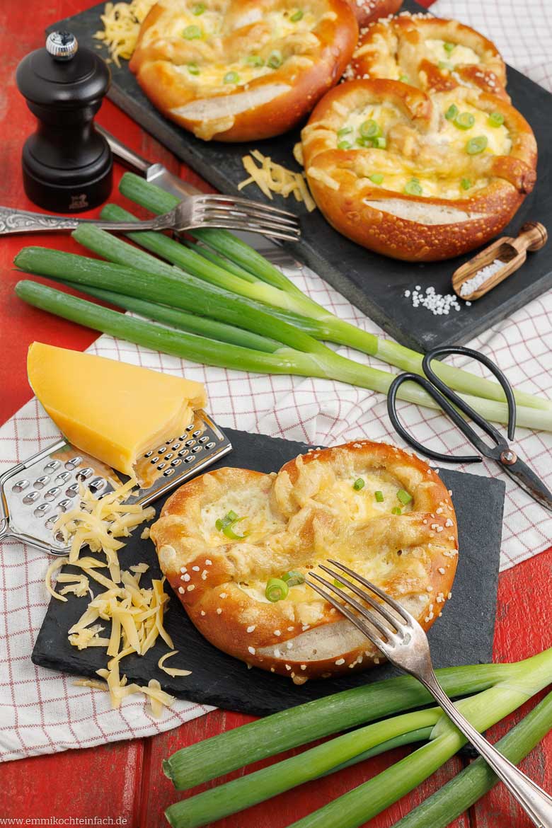 Flammkuchen-Brezeln mit K&auml;se