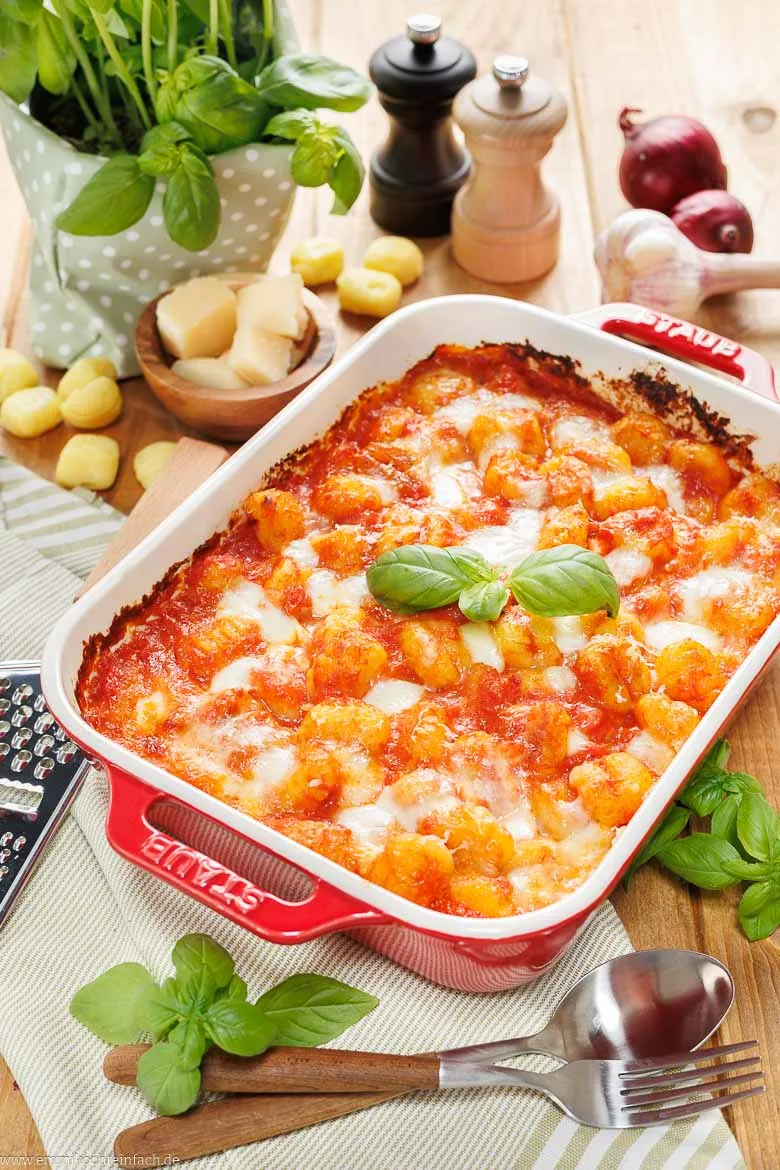 Schneller Gnocchi-Auflauf mit Tomate und Mozzarella