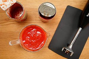 Tomaten aus der Dose pürieren