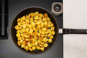 Angebratene Gnocchi aus der Kühlung